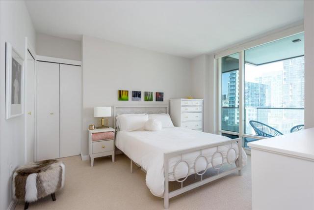 425 1st Street, San Francisco CA: https://media.crmls.org/mediaz/7c70edaa-28ff-47cf-b86c-6336e4487795.jpg