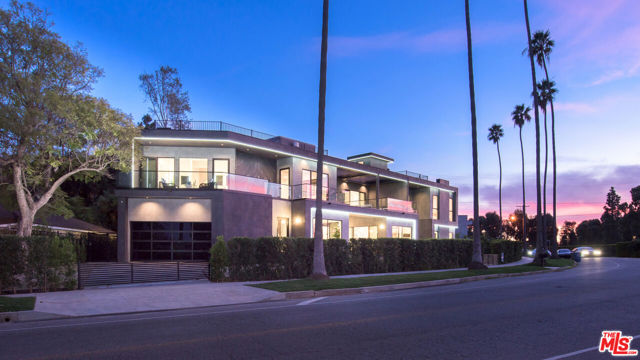 12720 Montana Avenue, Los Angeles CA: https://media.crmls.org/mediaz/7c7154fb-b227-4a2a-962f-71ba490c49bd.jpg