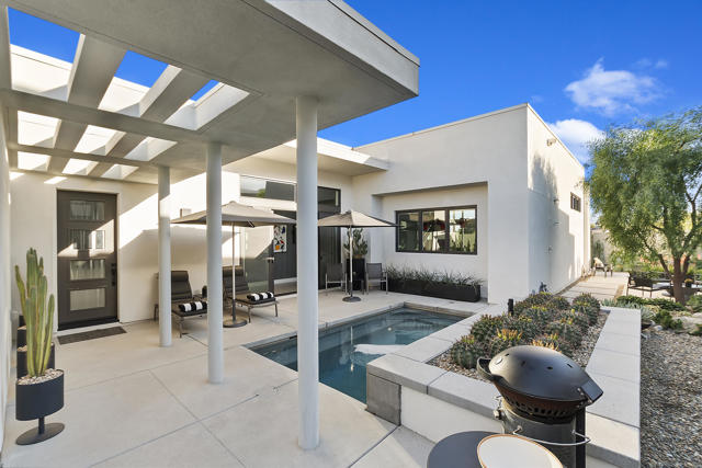 885 Fountain Drive, Palm Springs CA: https://media.crmls.org/mediaz/7c71644a-4fb3-4cf0-aea4-3c10bcd4221e.jpg