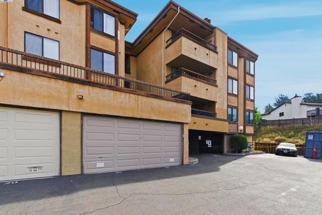 26953 Hayward Blvd, Hayward CA: https://media.crmls.org/mediaz/7c7187b7-bcd1-4639-95d4-0d70f272b7c5.jpg