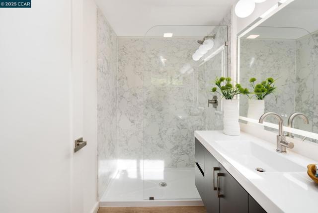 3337 S Lucille Ln, Lafayette CA: https://media.crmls.org/mediaz/7c71f1a9-baf5-4282-9737-707254685636.jpg