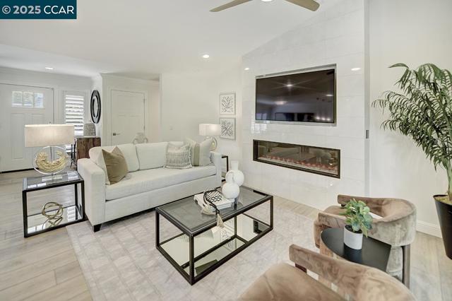 2607 Saklan Indian Dr, Walnut Creek CA: https://media.crmls.org/mediaz/7c721246-433f-46f0-9baf-a640831a7b9d.jpg