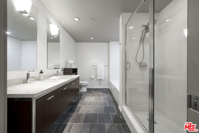 1155 S Grand Avenue, Los Angeles CA: https://media.crmls.org/mediaz/7c721f9b-f43a-4c1c-b9de-5a6aa6152999.jpg