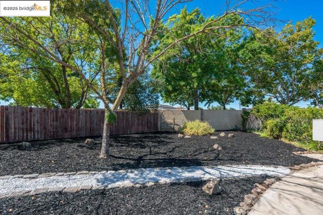 1927 Babbe St, Oakley CA: https://media.crmls.org/mediaz/7c72824e-558d-4fe7-87db-2b709182e74c.jpg