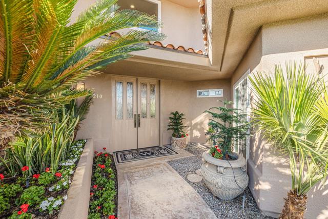 210 Desert Lakes Drive, Rancho Mirage CA: https://media.crmls.org/mediaz/7c72c212-0a3c-4405-96cf-9750695721d0.jpg