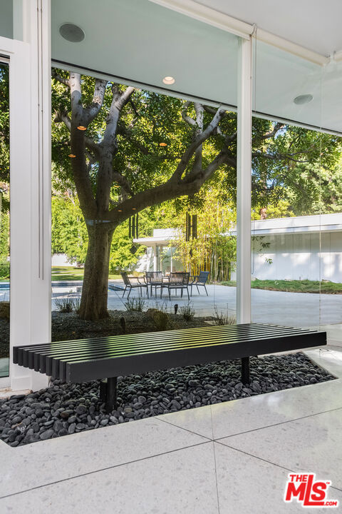 1010 N Rexford Drive, Beverly Hills CA: https://media.crmls.org/mediaz/7c7313f7-9be4-4c23-bf41-b3ee5955e2aa.jpg