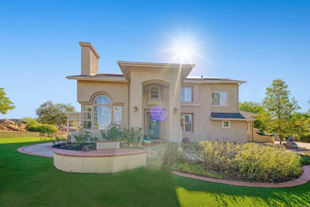 2173 Twisted Oak Ln Lane, Alpine CA: https://media.crmls.org/mediaz/7c74075c-4a0a-4985-802c-1a5bce205c56.jpg