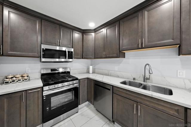 619 Dorothy St, El Cajon CA: https://media.crmls.org/mediaz/7c746d91-94ba-451d-8038-a8f3732a2c22.jpg