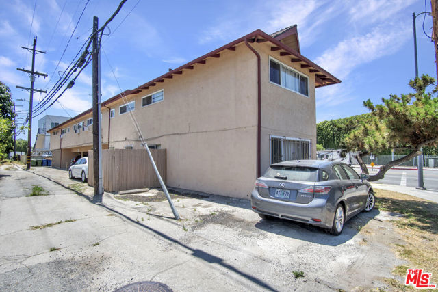 4600 Sawtelle Boulevard, Los Angeles CA: https://media.crmls.org/mediaz/7c747e55-b8db-425d-ae14-520a8e5dceca.jpg