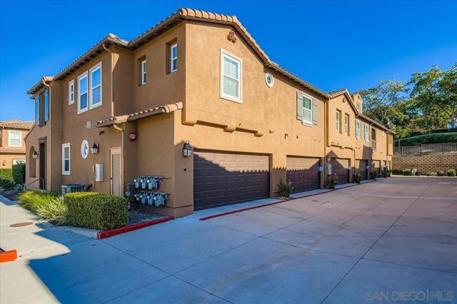 17019 Camino Marcilla, San Diego CA: https://media.crmls.org/mediaz/7c74ea3f-54c6-443d-a720-d134a66b023d.jpg