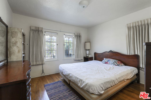 6281 Drexel Avenue, Los Angeles CA: https://media.crmls.org/mediaz/7c750fec-908a-442d-a32c-8069a6ac9f7d.jpg
