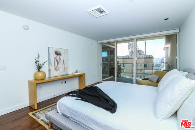 6250 HOLLYWOOD Boulevard, Los Angeles CA: https://media.crmls.org/mediaz/7c751185-178f-41f3-abaa-f4ce86396597.jpg