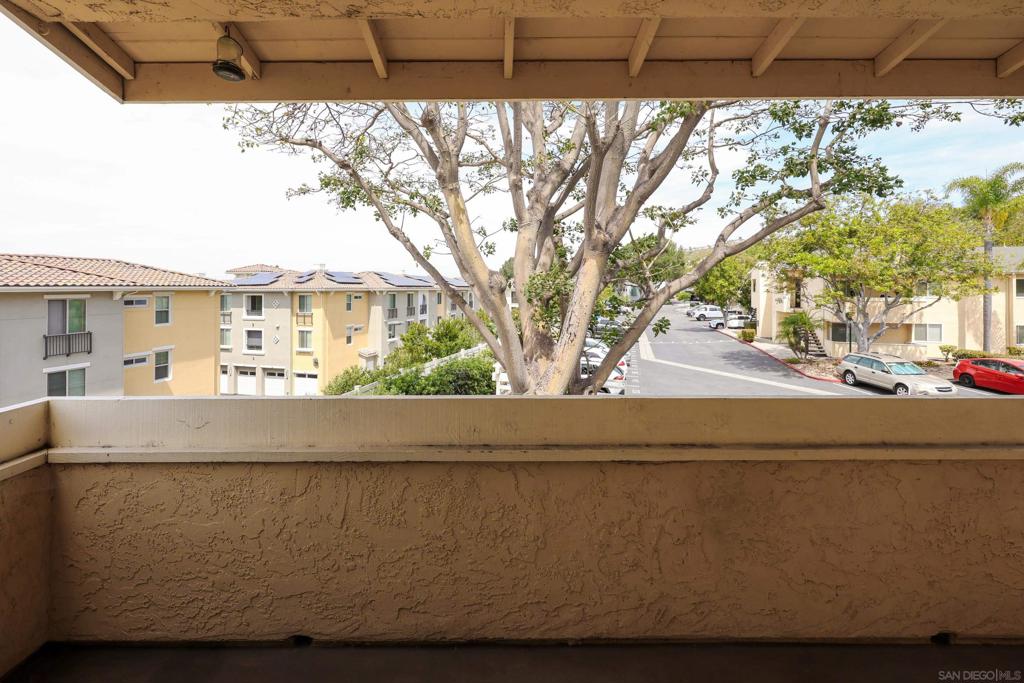 9949 Erma Rd - photo 4