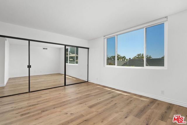 9950 Durant Drive, Beverly Hills CA: https://media.crmls.org/mediaz/7c765729-e26a-4bd3-a6b9-f5a63e4af214.jpg