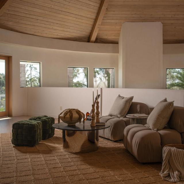 14847 Vista Del Oceano, Del Mar CA: https://media.crmls.org/mediaz/7c76a61a-a1bf-4232-b1c2-84385369d03b.jpg