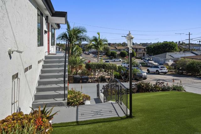 3120 Poe Street, San Diego CA: https://media.crmls.org/mediaz/7c76c17f-714f-4e82-a4f2-1c7cb38e7668.jpg