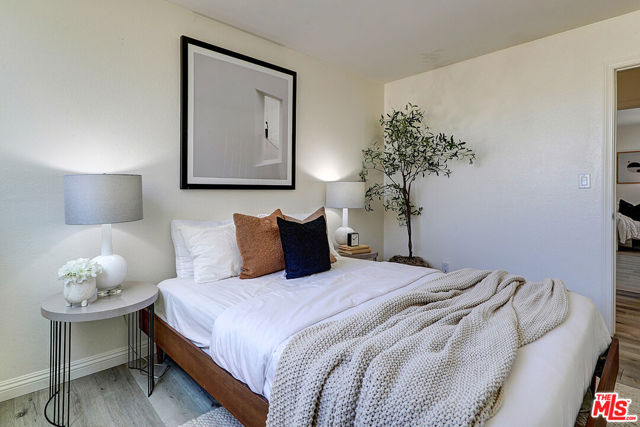 2452 Chelsea Place, Santa Monica CA: https://media.crmls.org/mediaz/7c7741ce-f496-4568-a8be-4d7a113a8d47.jpg