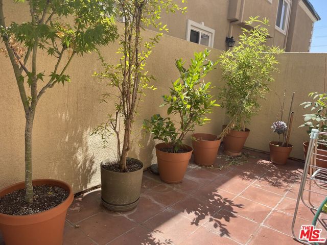 2223 Montrose Avenue, Montrose CA: https://media.crmls.org/mediaz/7c77e797-1bc9-47e0-9c5e-e7b1a859e156.jpg
