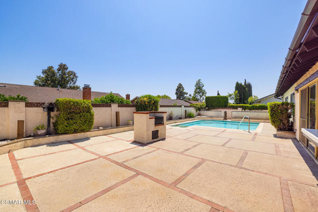5888 E Marlies Avenue, Simi Valley CA: https://media.crmls.org/mediaz/7c781040-cd3d-4e54-98fd-3436df258a17.jpg