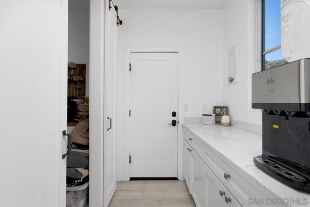 12410 Aria Ct, Poway CA: https://media.crmls.org/mediaz/7c783bd1-e738-497b-be8f-10d582171550.jpg