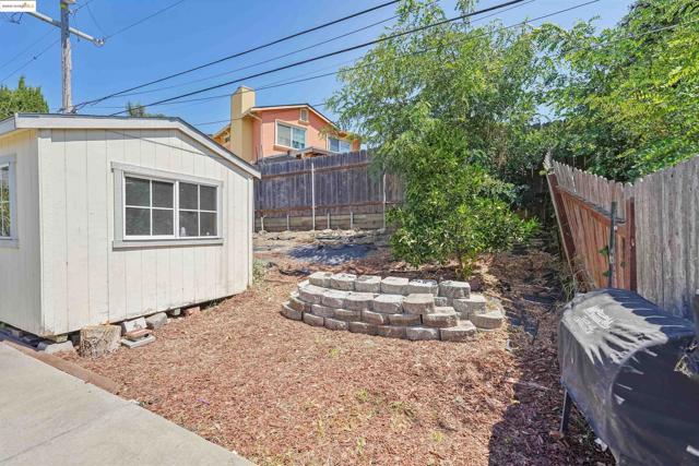 836 Stella St, Vallejo CA: https://media.crmls.org/mediaz/7c786f50-a1c9-4ff6-bbad-dd6c19e7f694.jpg