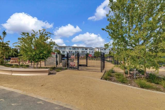 285 Wild Rose Way, Milpitas CA: https://media.crmls.org/mediaz/7c78a2be-8897-49f2-9557-be74544f4ac5.jpg