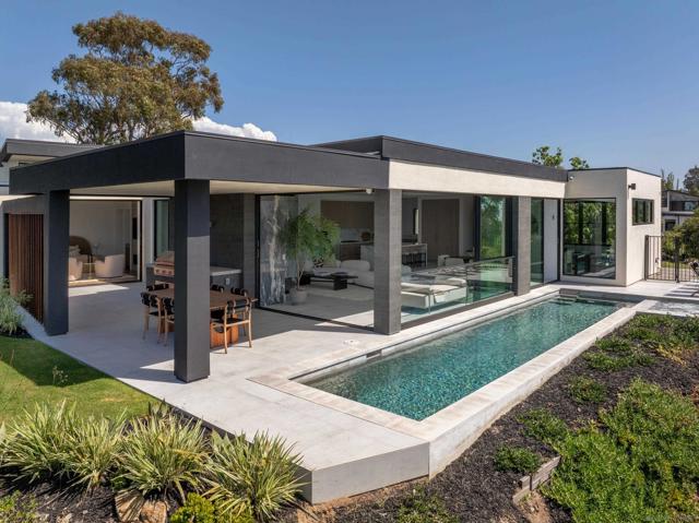 722 Amphitheatre Dr, Del Mar CA: https://media.crmls.org/mediaz/7c78aea7-f3fc-46ec-b66a-035ea2f394a8.jpg