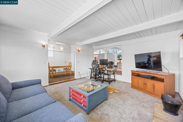 51 Gilrix Dr, Martinez CA: https://media.crmls.org/mediaz/7c795e08-8041-4db8-941c-fe756b96a888.jpg