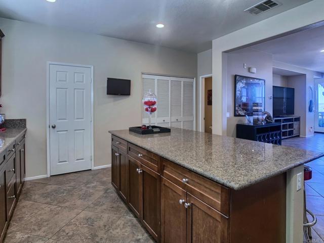 1710 Montilla, Santee CA: https://media.crmls.org/mediaz/7c79dbbb-38b1-4c2e-843f-4b1bfbf23e54.jpg