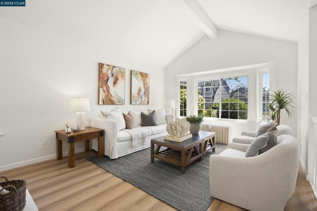 39 Crane Ct, Alameda CA: https://media.crmls.org/mediaz/7c7a342f-6ba1-4d2b-ae35-deccba63f124.jpg