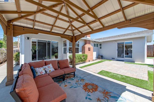 285 Edythe St, Livermore CA: https://media.crmls.org/mediaz/7c7af128-969a-4e41-8c30-8bfb7d7275cb.jpg