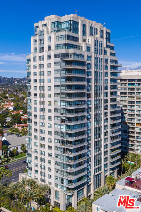 10800 Wilshire Boulevard, Los Angeles CA: https://media.crmls.org/mediaz/7c7b2436-1431-40be-b4d2-62ff4f75c05d.jpg