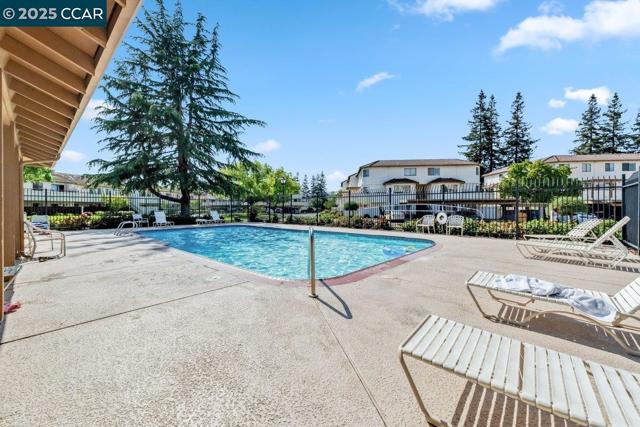 5050 Valley Crest Dr, Concord CA: https://media.crmls.org/mediaz/7c7b5541-feab-4307-aaab-b3dec931c734.jpg