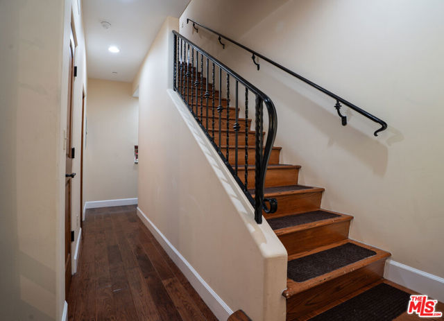 1331 N Sycamore Avenue, Los Angeles CA: https://media.crmls.org/mediaz/7c7b8d9b-2cf7-41a6-a86e-ec4212ef7f05.jpg
