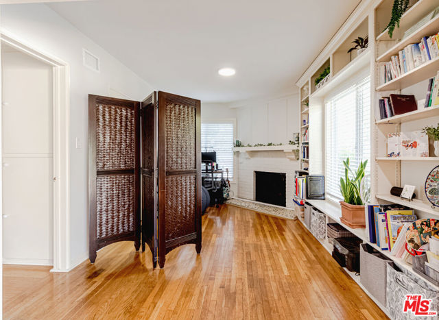 18240 Weddington Street, Tarzana CA: https://media.crmls.org/mediaz/7c7c69e1-fdfb-4b35-8de3-0a6e07c3f717.jpg