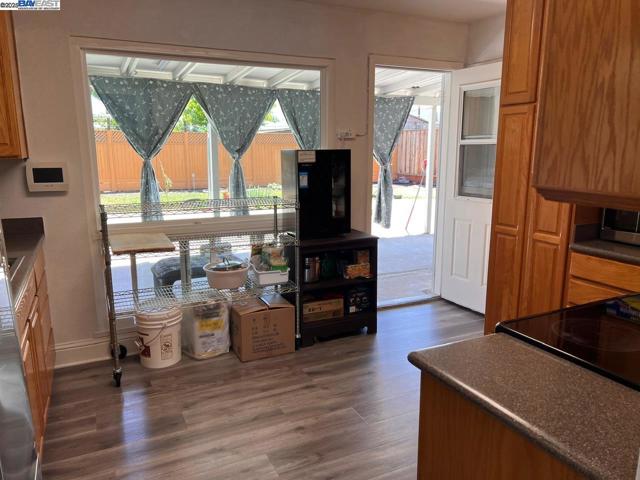 2748 Eastgate Ave, Concord CA: https://media.crmls.org/mediaz/7c7cf710-d2c6-49ee-88f4-25227f50943a.jpg