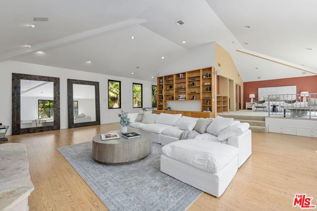 515 Warner Avenue, Los Angeles CA: https://media.crmls.org/mediaz/7c7cfdef-ca29-4ae0-bccf-5b8e57c4c133.jpg