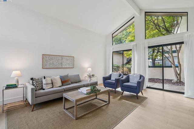 101 Carob Ln, Alameda CA: https://media.crmls.org/mediaz/7c7d139e-9427-4f45-8151-77b639160eda.jpg