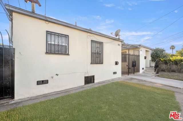 1124 W 110th Street, Los Angeles CA: https://media.crmls.org/mediaz/7c7d409b-a999-4a93-ad4b-0a2e72343e25.jpg