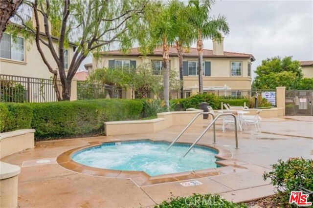 915 Somerville, Irvine CA: https://media.crmls.org/mediaz/7c7d7a4c-ce7f-4ce2-8de4-afcff59ecc94.jpg