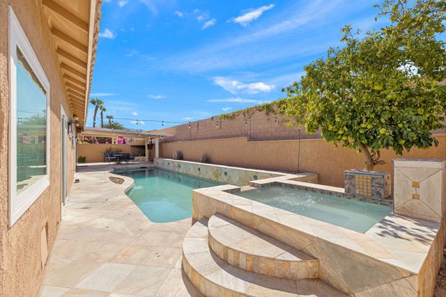 43875 Milan Court, La Quinta CA: https://media.crmls.org/mediaz/7c7db423-bbf6-4fca-84ac-c8cb48f46a05.jpg