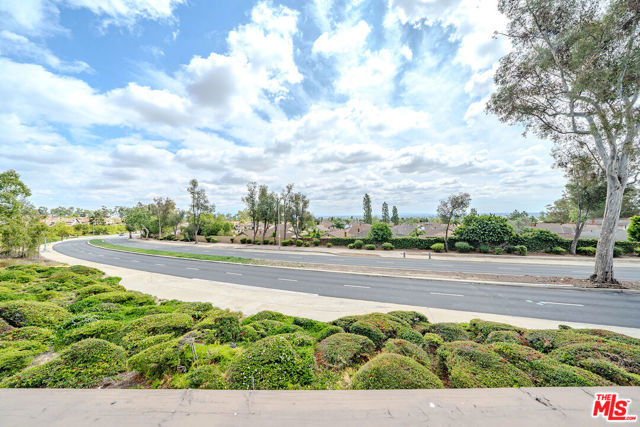 2366 Applewood Circle, Fullerton CA: https://media.crmls.org/mediaz/7c7e8061-49da-47e0-b51b-01083c9b0be1.jpg