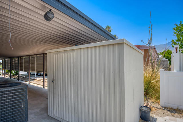 257 Laredo Drive, Palm Springs CA: https://media.crmls.org/mediaz/7c7ecc5e-60aa-4b28-a352-96fccd157080.jpg