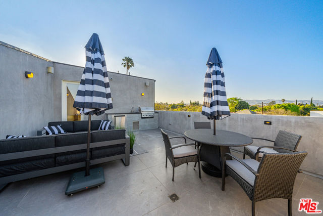 1903 S Bedford Street, Los Angeles CA: https://media.crmls.org/mediaz/7c7ecddc-28c4-4c01-acb7-d52f910d89af.jpg