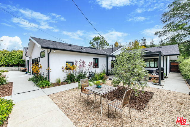 1865 El Monte Drive, Thousand Oaks CA: https://media.crmls.org/mediaz/7c7ef7eb-cfb4-4fe7-ab76-5d6e7a7a4c24.jpg