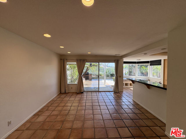 24715 Calle Largo, Calabasas CA: https://media.crmls.org/mediaz/7c800dca-9422-434c-ab23-3111e9c07a01.jpg