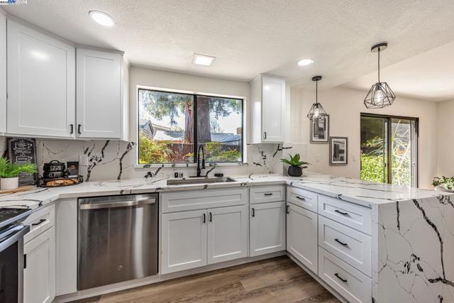 3810 Burton Cmn, Fremont CA: https://media.crmls.org/mediaz/7c802850-323e-4c3c-985d-82f94a46d0a2.jpg