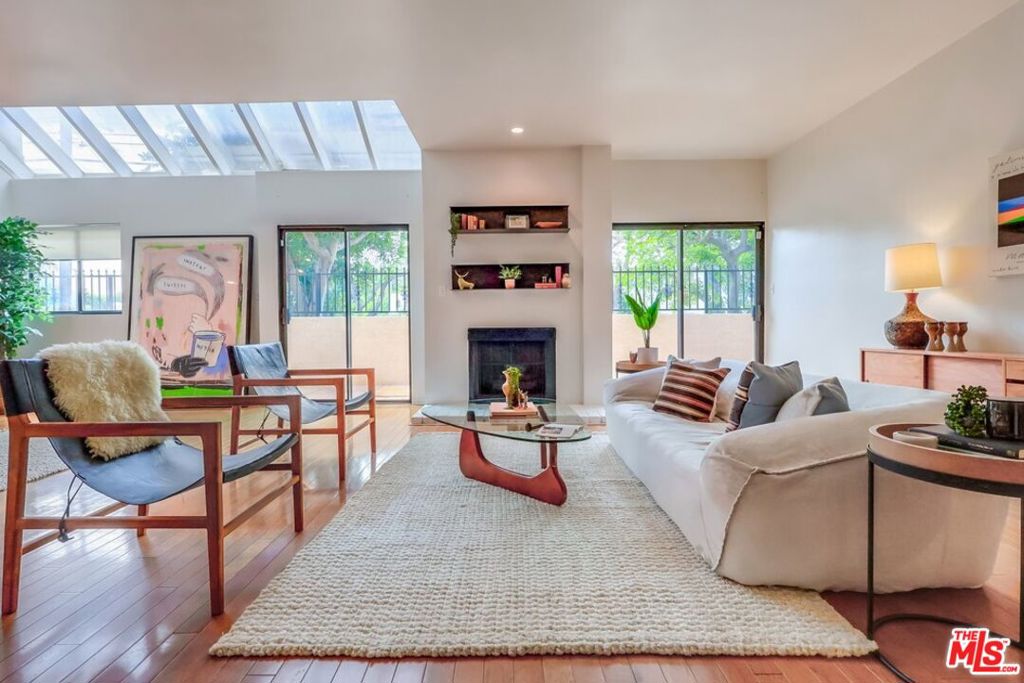 4555 Franklin Avenue #3