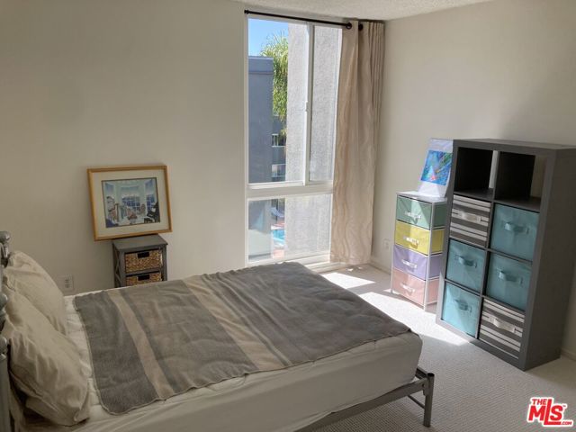 4915 Tyrone Avenue, Sherman Oaks CA: https://media.crmls.org/mediaz/7c80e21f-f6dd-473d-be0c-c17ce7510dbe.jpg
