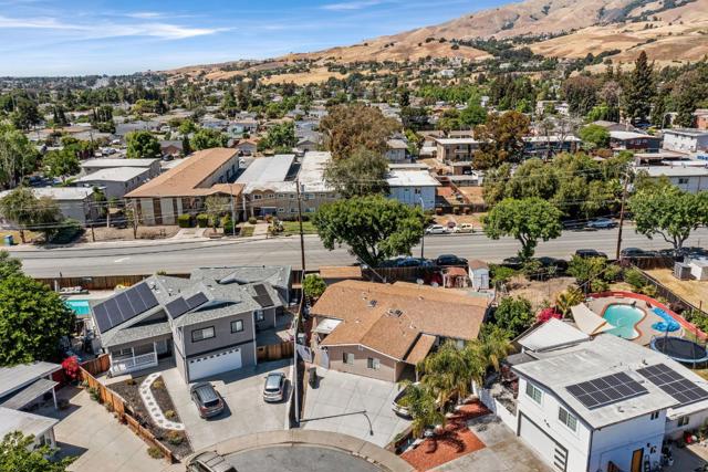 1549 Jupiter Way, Milpitas CA: https://media.crmls.org/mediaz/7c813063-002f-4c8f-b6a2-9e49e635862d.jpg